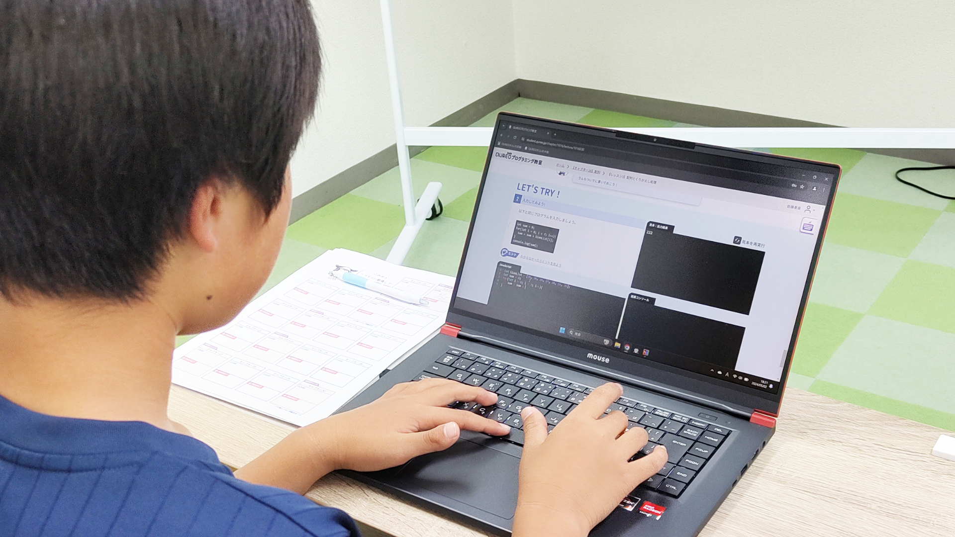 プログラミングを学ぶ生徒たち